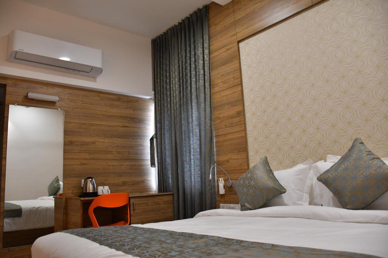 Adhikrishna Arcade Otel Erode Dış mekan fotoğraf